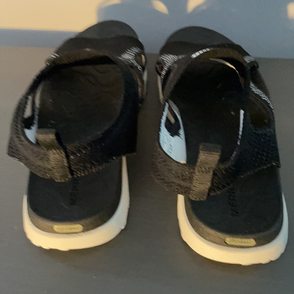 Sandals - Picture 2 of 3
